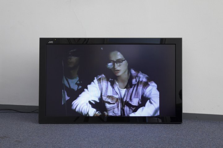 Stephan Dillemuth, <em><a href="http://societyofcontrol.com/outof/sdwiki/pmwiki.php/Main/Downloads#wohlfahrtsausschuss">Etwas besseres als die Nation</a></em>, 1993, Video, 72 min. _MG_9991-Bearbeitet